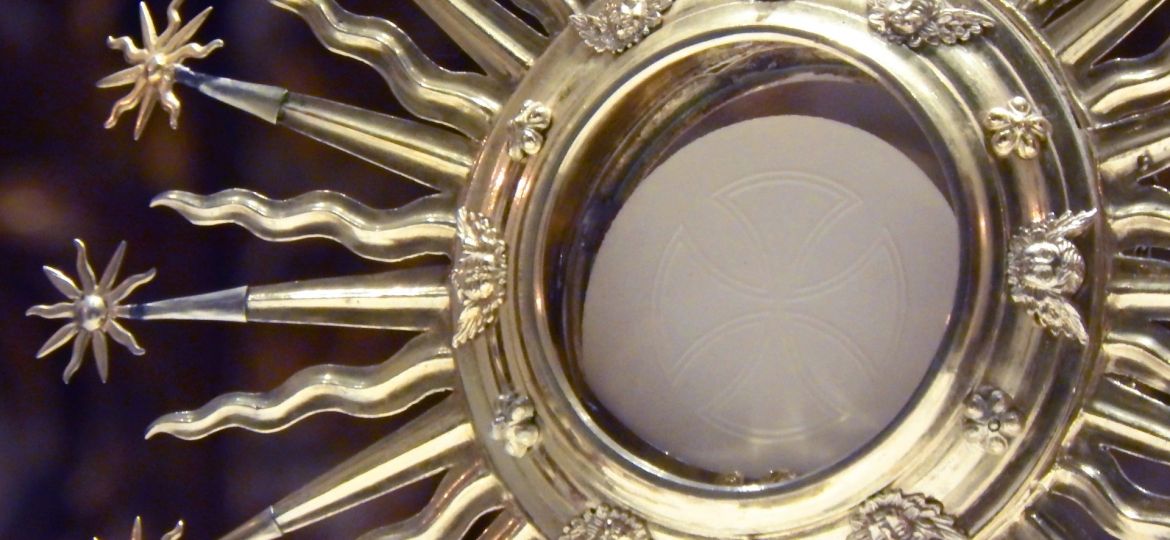 eucharist-3215813_1920